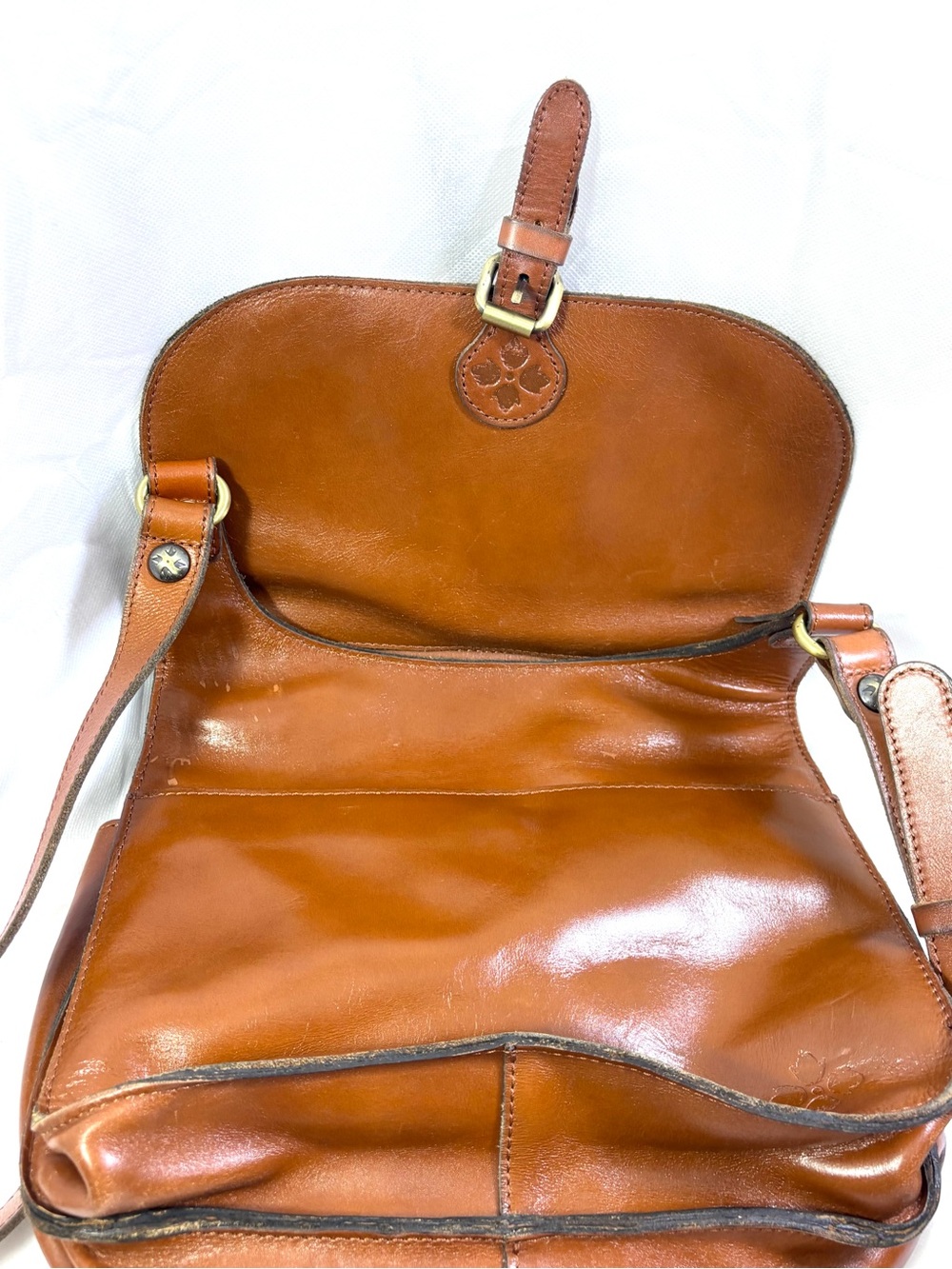 Patricia Nash London Smooth Leather Saddle Bag. Tan/Gold. - Picture 4 of 13